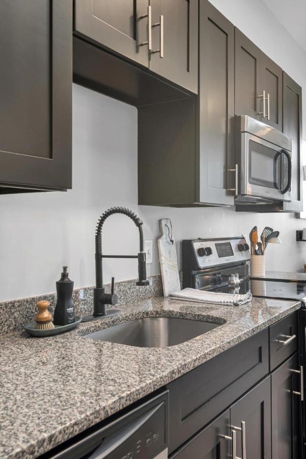 Lovely 2 Bedroom,3 Bed Near Restaurants, Bars, Shopping And Vanderbilt, Belmont Hébergement de vacances