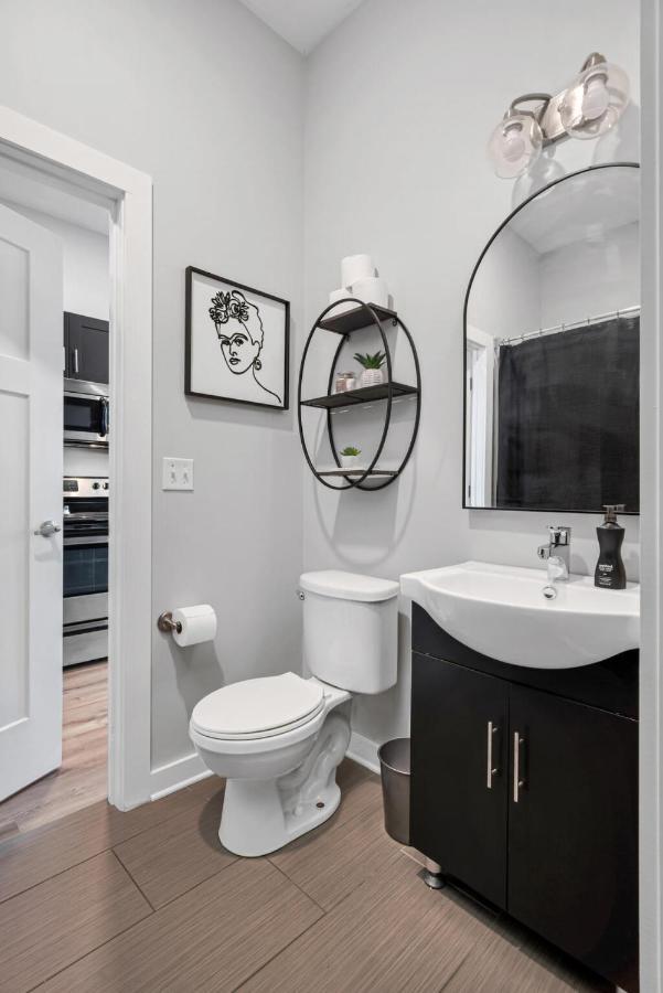 Lovely 2 Bedroom,3 Bed Near Restaurants, Bars, Shopping And Vanderbilt, Belmont Hébergement de vacances *