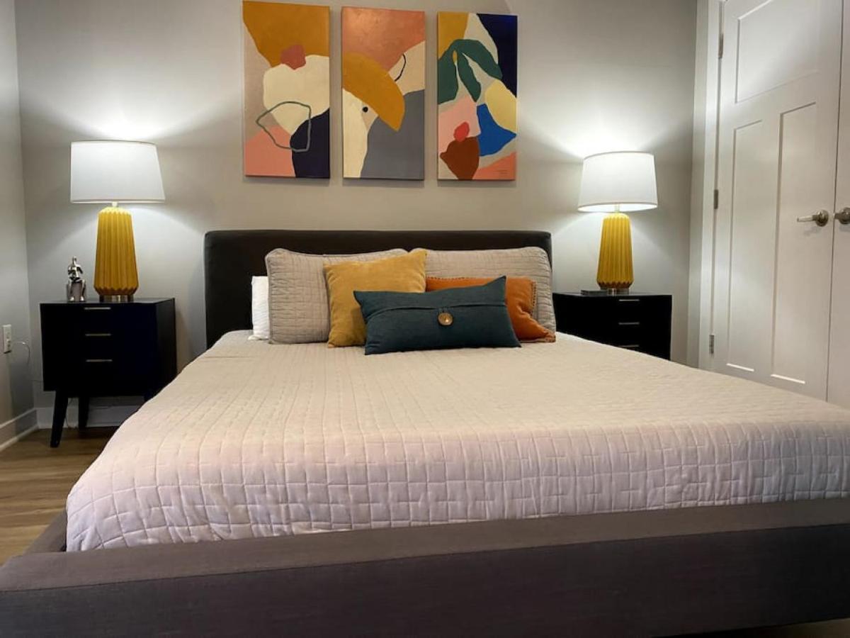 Lovely 2 Bedroom,3 Bed Near Restaurants, Bars, Shopping And Vanderbilt, Belmont Hébergement de vacances *