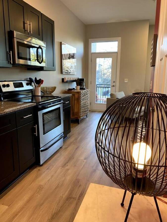 Lovely 2 Bedroom,3 Bed Near Restaurants, Bars, Shopping And Vanderbilt, Belmont Hébergement de vacances