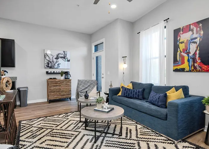 Lovely 2 Bedroom,3 Bed Near Restaurants, Bars, Shopping And Vanderbilt, Belmont